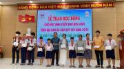 Trao tặng học bổng do Công ty TNHH MTV Xổ số kiến thiết Lâm Đồng tài trợ cho học sinh có hoàn cảnh khó khăn trên địa bàn xã Tân Quy Tây